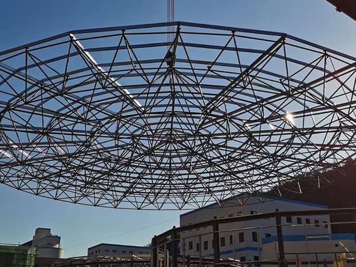 江北螺栓球网架工程施工现场